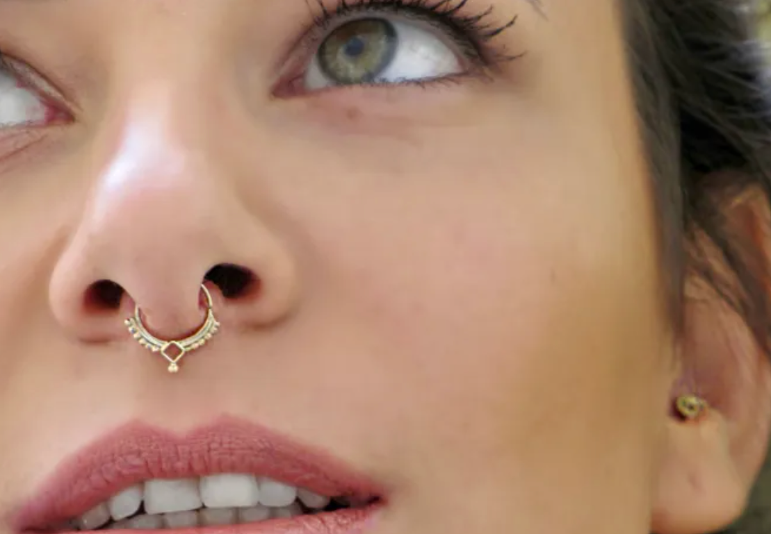 En combien de temps se rebouche un piercing au nez ? Agate Piercing