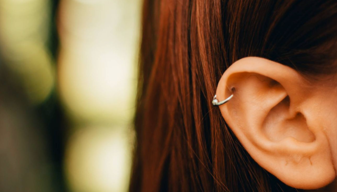 En combien de temps se rebouche un piercing hélix ? Agate Piercing