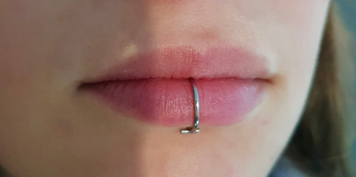 Comment manger avec un piercing au labret ?