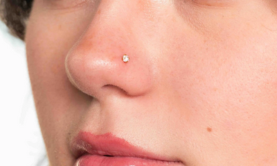 Est-ce que le piercing au nez laisse une trace ?